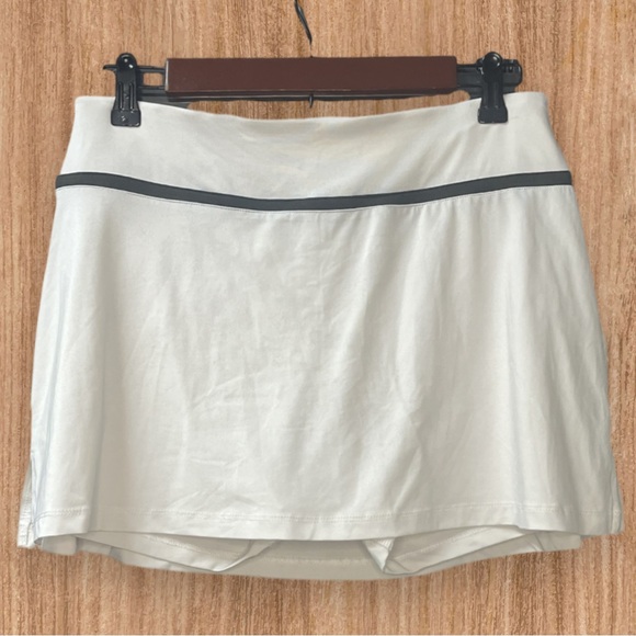 Fila White Skort with Black Trim - Picture 1 of 4
